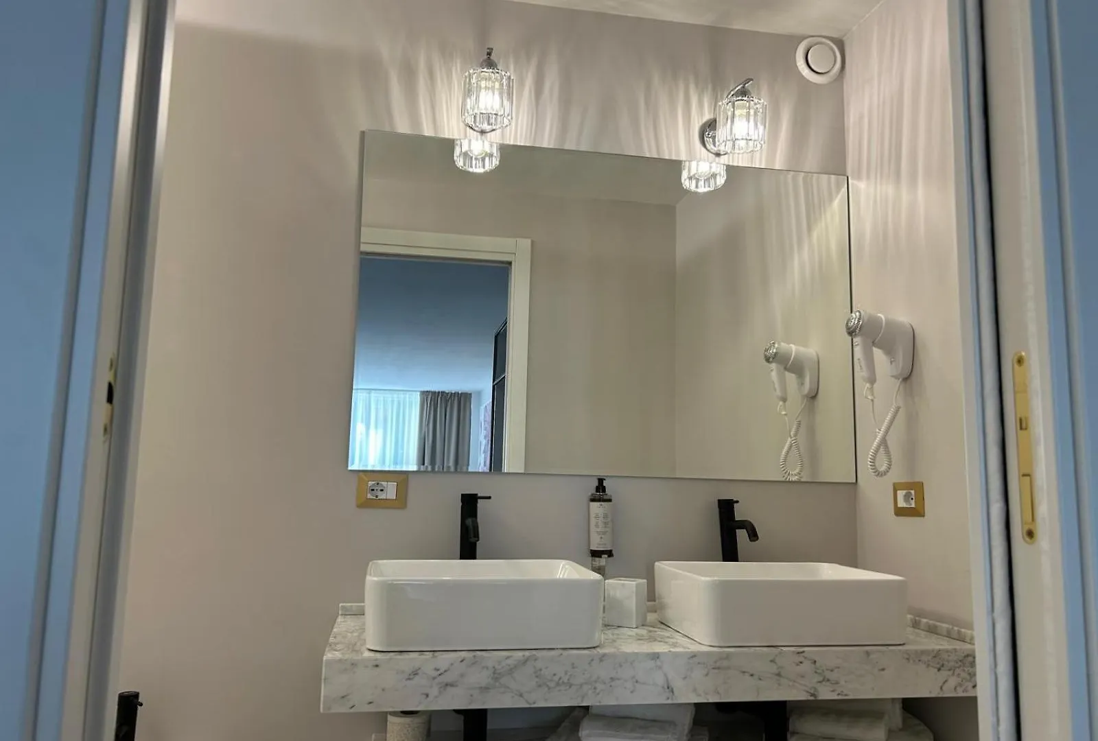 Secrete Suites Sestu 0*,